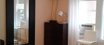 ウォーターストリートにある明るく新しく改装されたダウンタウンの歴史的なスタジオ