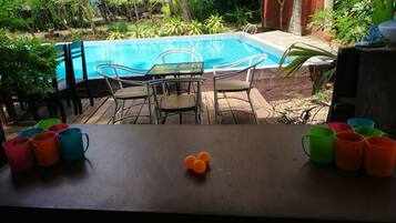 Kolam renang terbuka