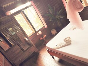 Comfort Room | Cribs/infant beds, free WiFi, bed sheets - Banlung balcony chill out bar (Ban Lung)