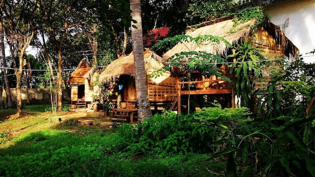 Garden view - Banlung balcony chill out bar (Ban Lung)