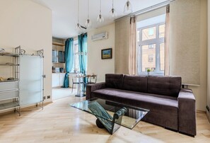 Superior Apartment (Internatsionalnaya, 17) | Individually furnished, iron/ironing board, free WiFi, bed sheets - StudioMinsk in Historic Centre (Minsk)