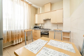 Classic-Apartment (Nezavisimosti, 23) | Eigene Küche