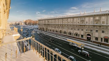 Classic Apartment (Nezavisimosti, 23) | Individually furnished, iron/ironing board, free WiFi, bed sheets