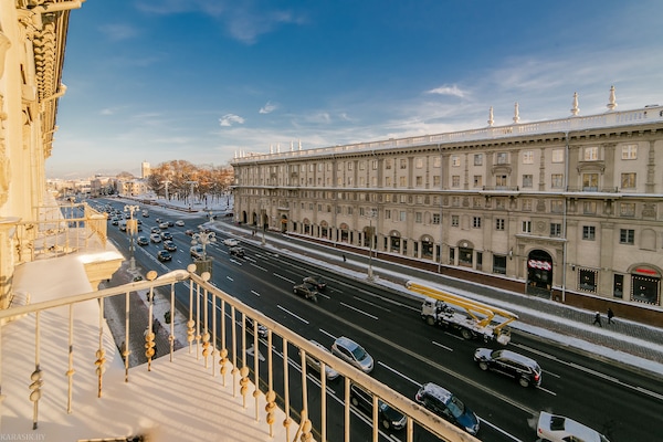 Apartament clàssic (Nezavisimosti, 23) | Mobiliari individual, planxa i posts de planxar i wifi gratuïta