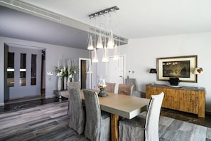 Villa, 5 Bedrooms, Private Pool | In-room dining