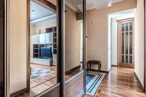 Superior apartments C on Nezavisimosti 44 | Schallisolierte Zimmer, Bügeleisen/Bügelbrett, kostenloses WLAN