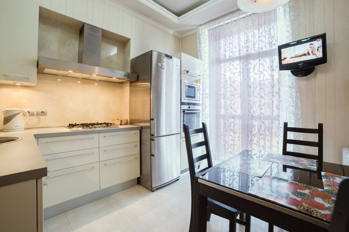 Superior apartments C on Nezavisimosti 44 | Quartos à prova de som, ferros/tábuas de passar roupa, Wi-Fi de cortesia