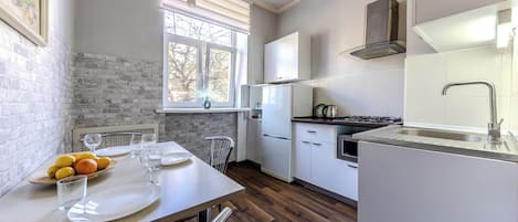 Deluxe Apartments on Nezavisimosti, 35 | Cuisine privée