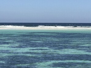 Plage privée à proximité, sable blanc, 3 bars de plage
