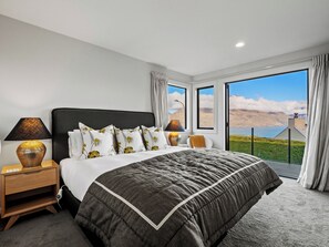 5 bedrooms, iron/ironing board, free WiFi, bed sheets