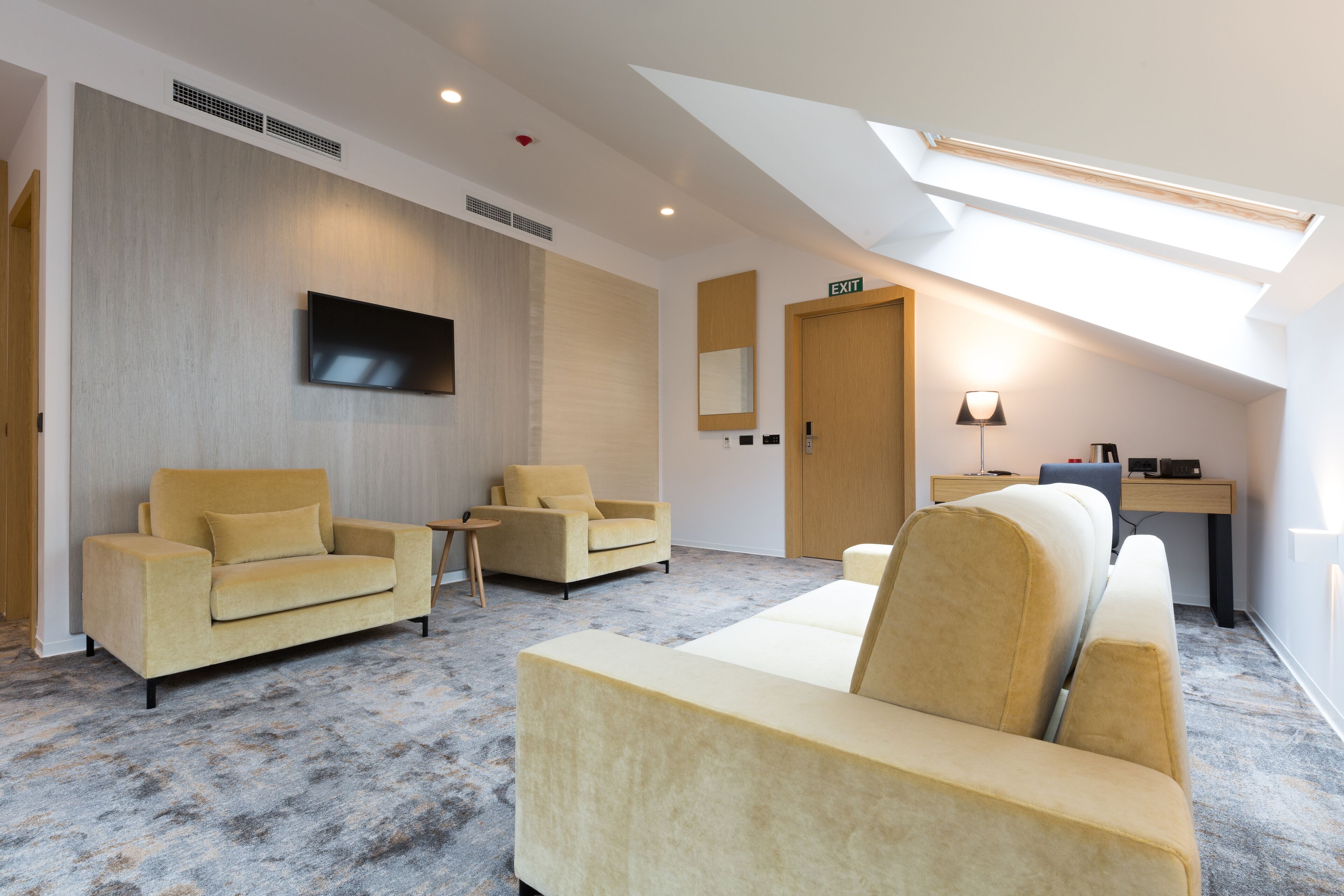 superior suite | 1 bedroom, premium bedding, down duvets, memory-foam beds