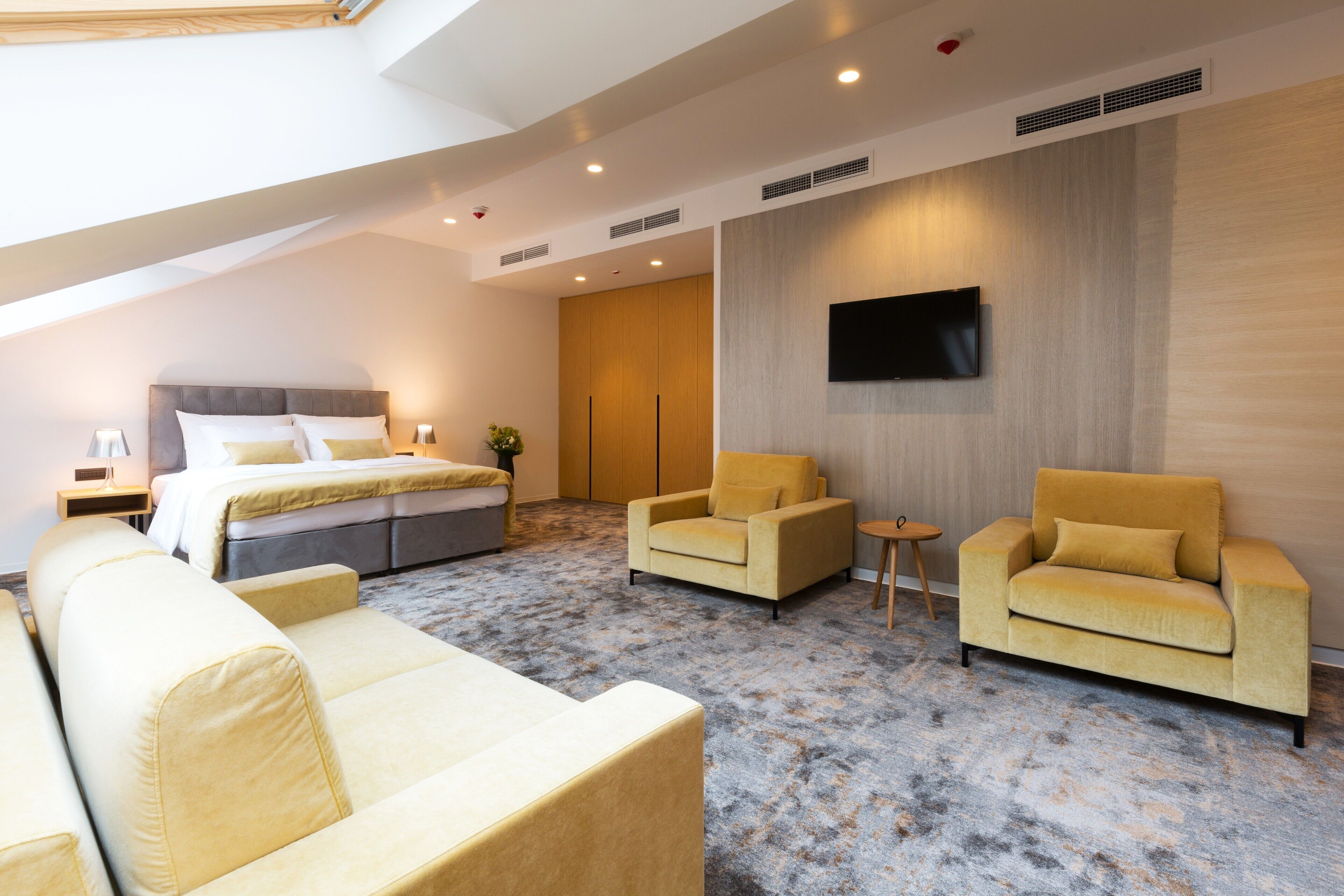 superior suite | 1 bedroom, premium bedding, down duvets, memory-foam beds