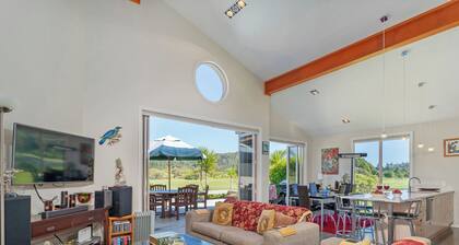 Mistry Hideout - Lakes Resort Pauanui Home