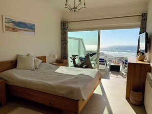3 bedrooms, iron/ironing board, free WiFi, bed sheets - Luxury Penthouse Eva 180 degree Oceanview, Praia d'El Rey Silvercoast, Amoreira (Vale de Janelas)