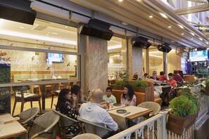 Breakfast, lunch and dinner served - Levni Plus Hotel (Istanbul)