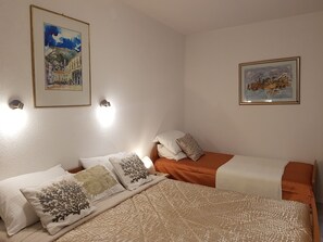 1 bedroom, internet, bed sheets