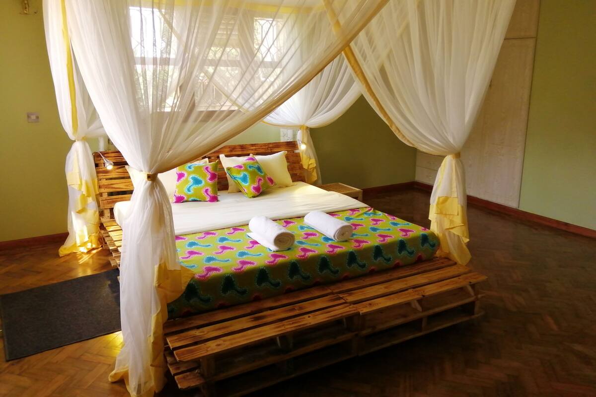 3 bedrooms, desk, free WiFi, bed sheets