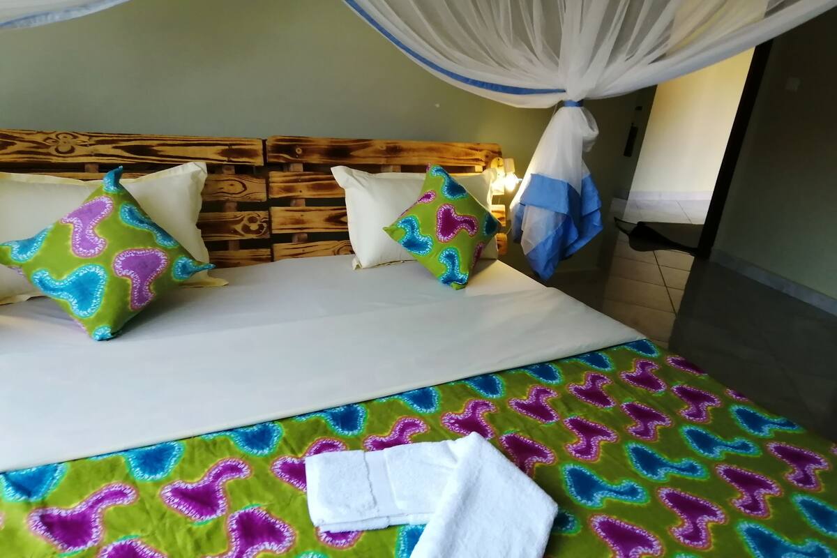 3 bedrooms, desk, free WiFi, bed sheets