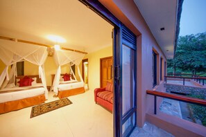 Habitación Deluxe con 2 camas individuales | Ropa de cama hipoalergénica y caja de seguridad en la habitación 