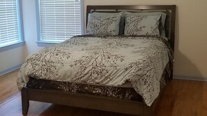 5 bedrooms, WiFi (free), bed sheets - Beautiful spacious house with ocean view. (point comfort)