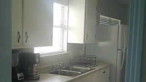 Coffee/tea maker, fridge, microwave, oven - Beautiful spacious house with ocean view. (point comfort)