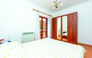 5 habitaciones, tabla de planchar con plancha y wifi gratis 