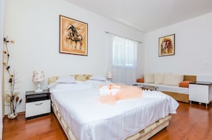 WiFi, bed sheets - Apartments Aura - Comfort Studio Apartment g with shared swimming pool (Dubrovnik)
