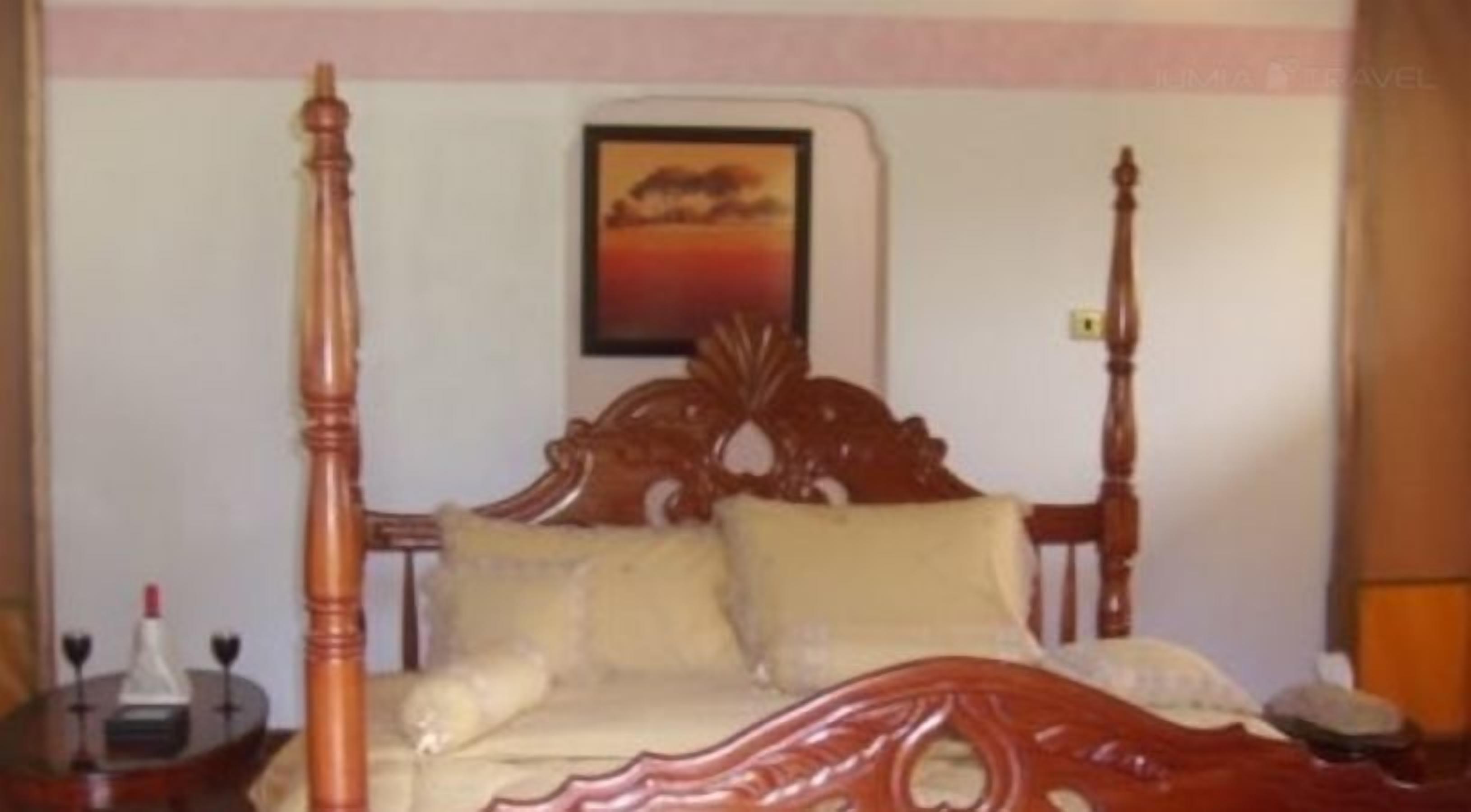 Standardzimmer | Schreibtisch, Bettwäsche