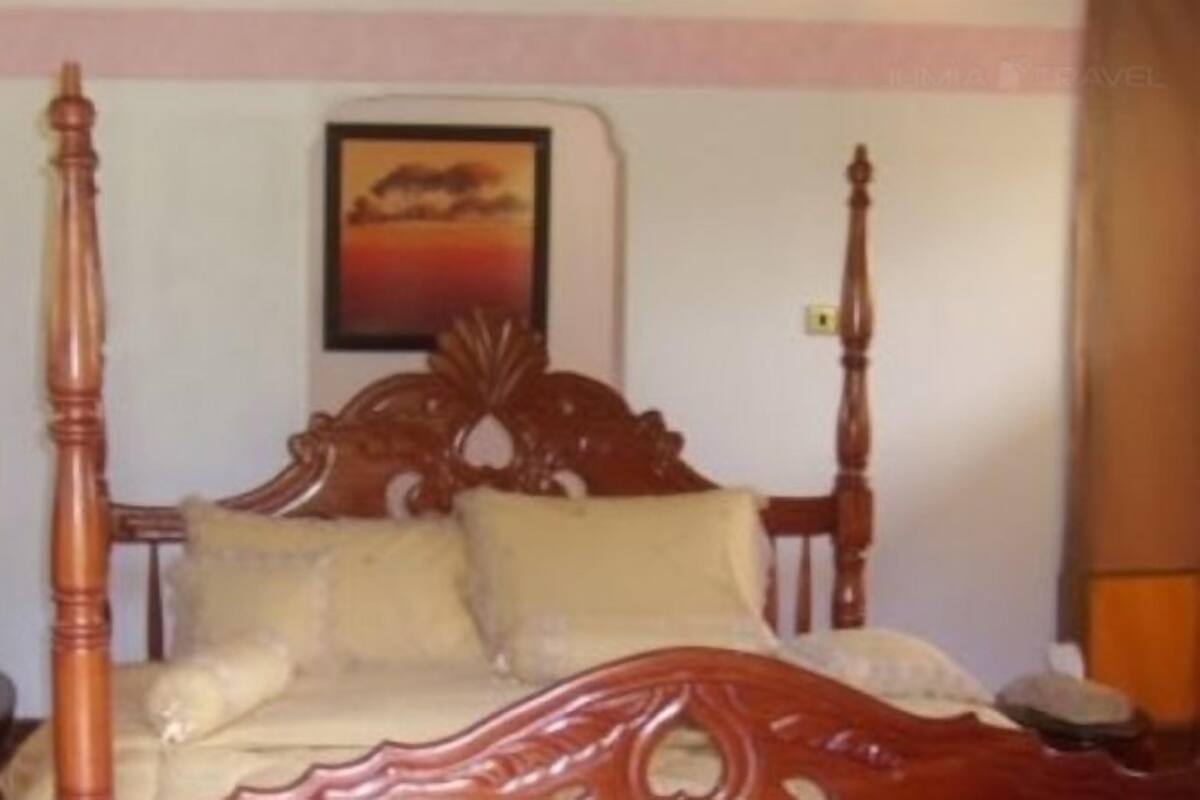 Standardzimmer | Schreibtisch, Bettwäsche