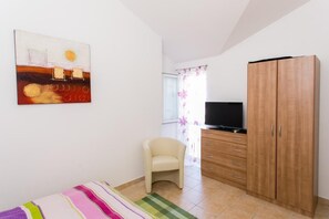 1 bedroom, internet, bed sheets