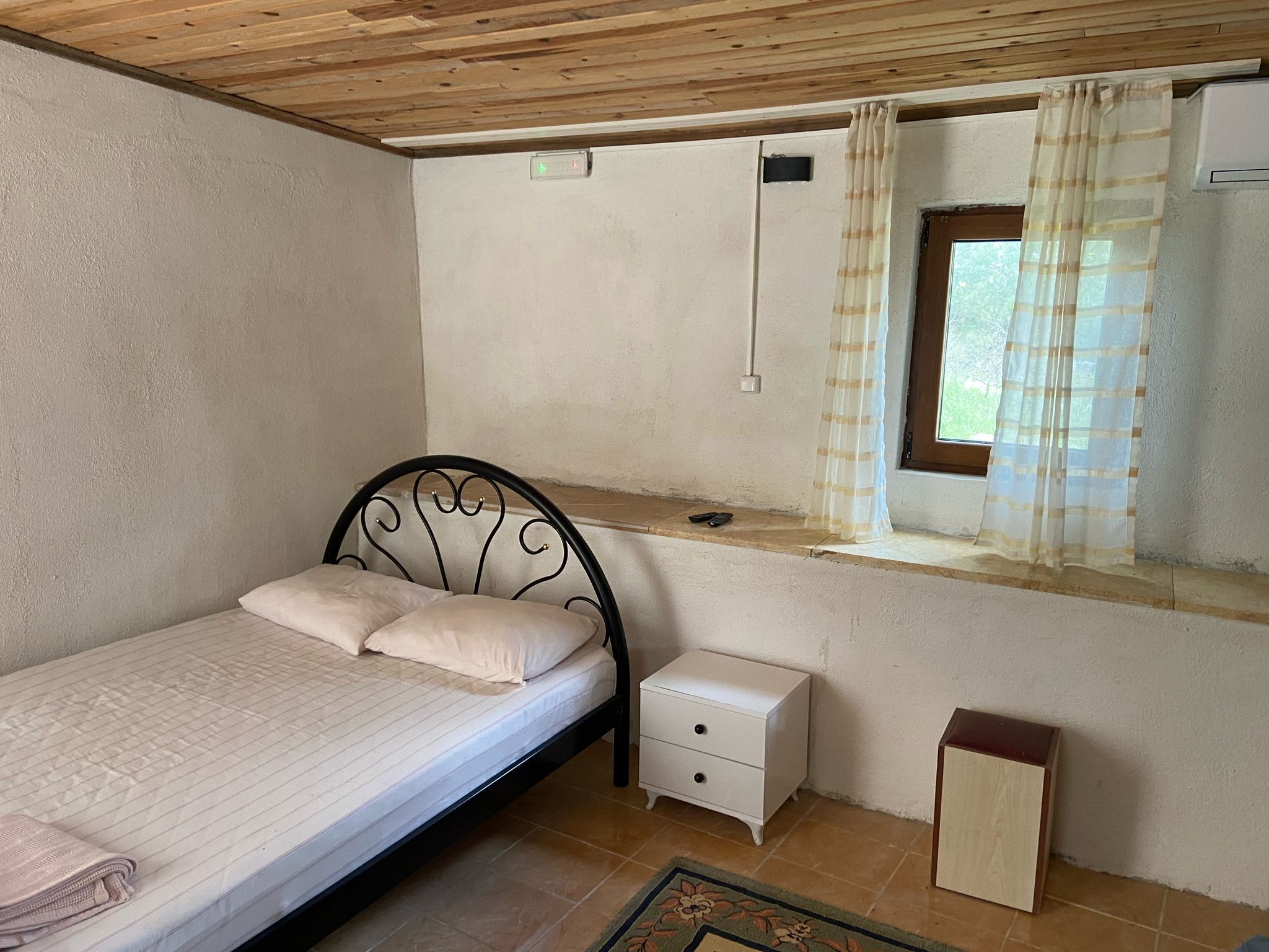 Quarto standard, 1 quarto, vista para o jardim, em edifício anexo | 1 quarto, escrivaninha, espaço de trabalho para notebook