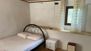 Quarto standard, 1 quarto, vista para o jardim, em edifício anexo | 1 quarto, escrivaninha, espaço de trabalho para notebook