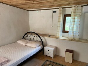 Quarto standard, 1 quarto, vista para o jardim, em edifício anexo | 1 quarto, escrivaninha, espaço de trabalho para notebook