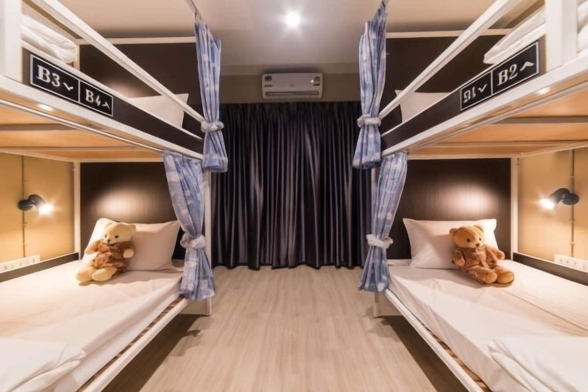 Escrivaninha, Wi-Fi de cortesia, roupa de cama