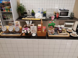Café da manhã continental todos os dias mediante uma taxa