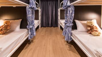 Bureau, Wi-Fi gratuit, draps fournis