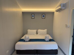 Superior Double Room - Napa Hostel Samrong Station (Samut Prakan)