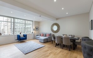 Deluxe Two Bedroom Apartment | Living area | Flat-screen TV - Urban Chic - Exeter (London)