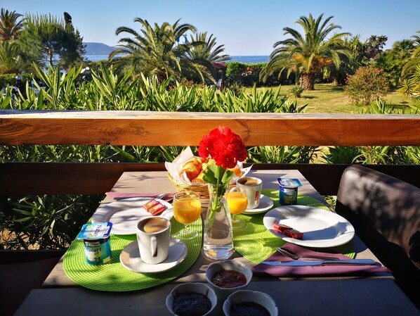 Free daily continental breakfast