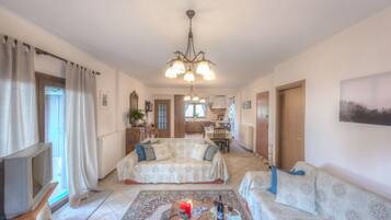 House, 3 Bedrooms, Mountain View | Living area | Flat-screen TV
