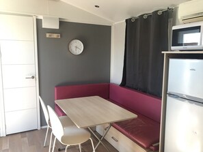 活动屋, 2 间卧室 | 私人简易厨房 | 冰箱、微波炉、烤箱、炉灶