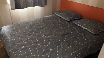 Stacaravan, 2 slaapkamers | Individueel gedecoreerd, individueel gemeubileerd, gratis babybedden