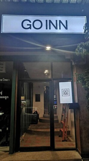The entrance to a GO INN with a sign above the door. - Go Inn Phuket Old Town (Phuket)
