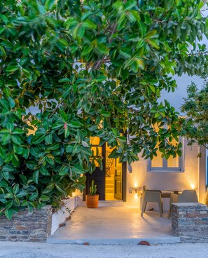 Courtyard - Euphoria Chora Naxos (Naxos)