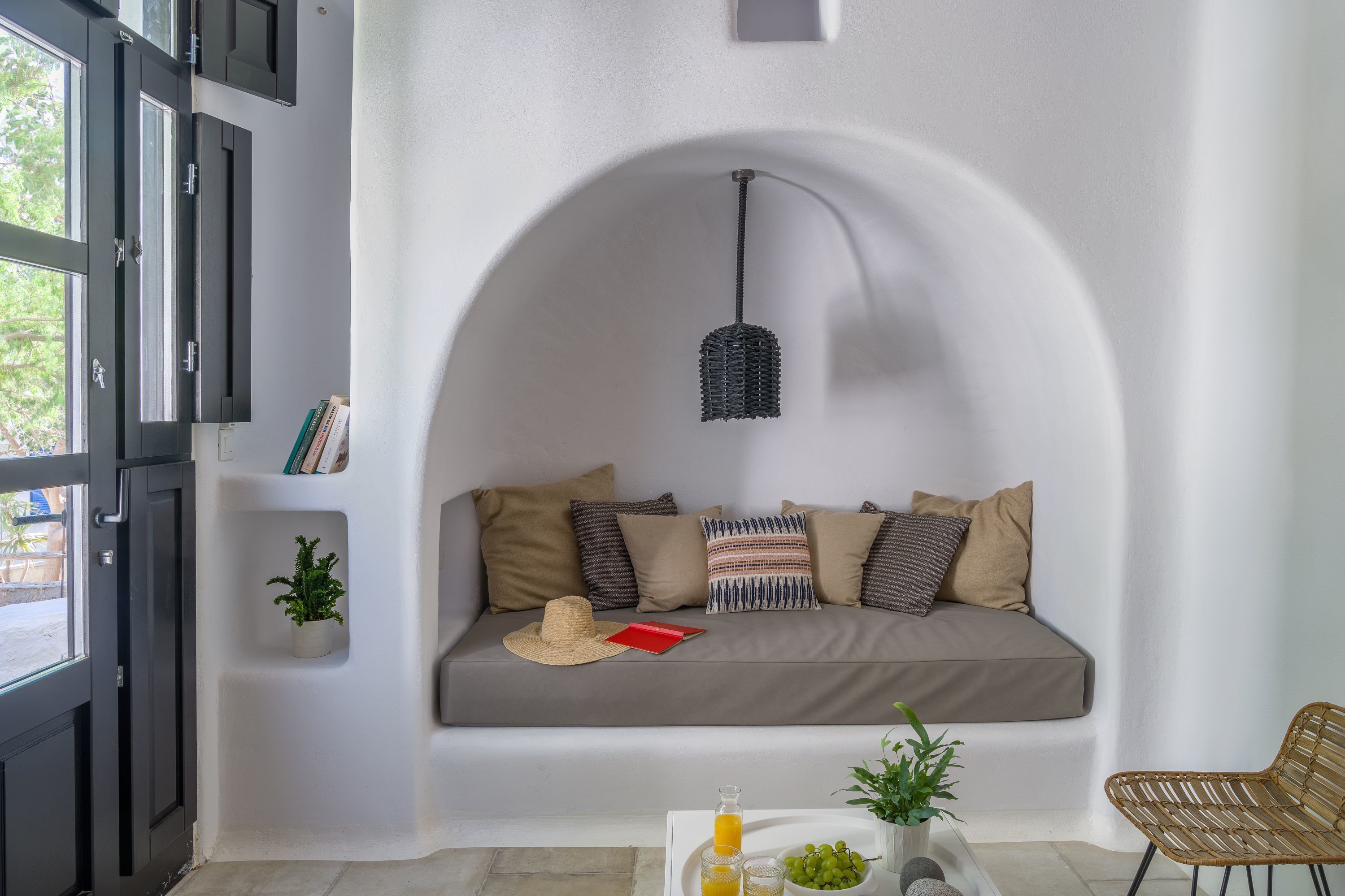 Deluxe Suite | Living room | Flat-screen TV