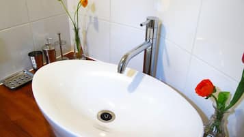 Deluxe Apartment | Bathroom sink