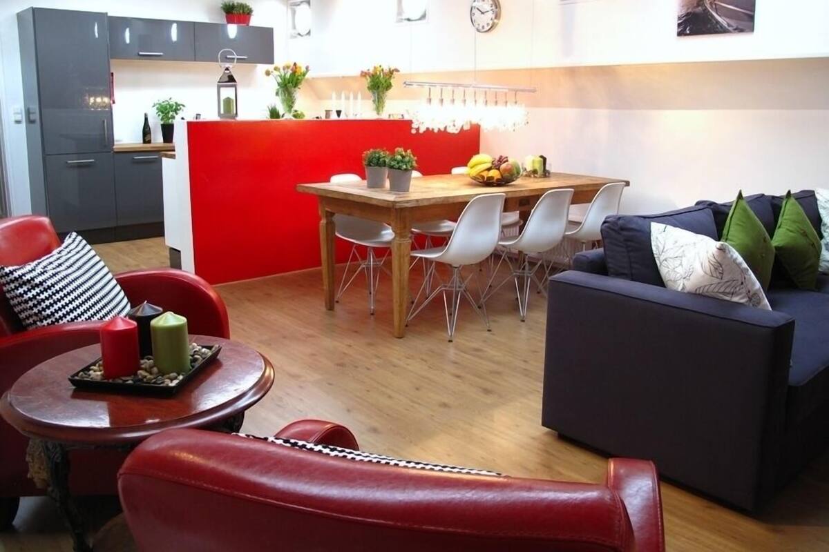 Appartamento Deluxe | Area soggiorno | TV a schermo piatto
