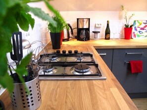 Refrigerador, microondas, horno, placa de cocina