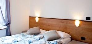 In-room safe, iron/ironing board, free cots/infant beds, free WiFi - Hotel Marinella (Celle Ligure)