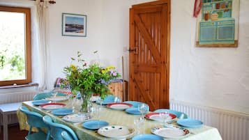 House, 5 Bedrooms | Private kitchen | Full-sized fridge, microwave, oven, stovetop